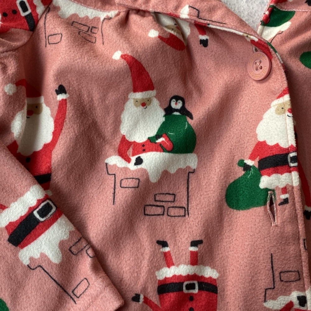 🎅🏼 Cute Santa Pajama Set - 4T - Picture 2 of 7